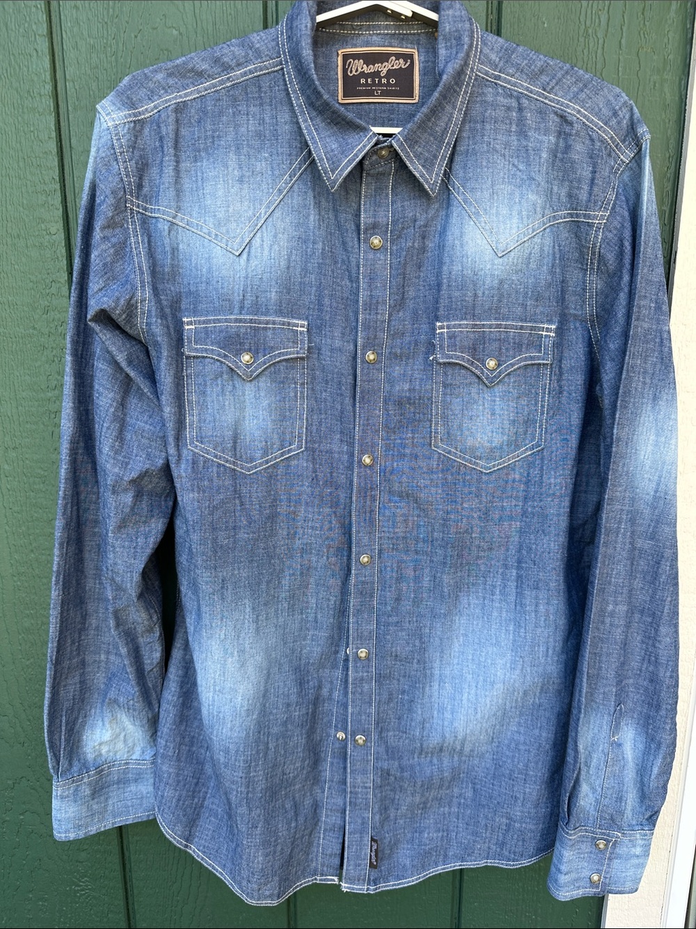 Wrangler Men’s Blue Faded Denim Western Shirt